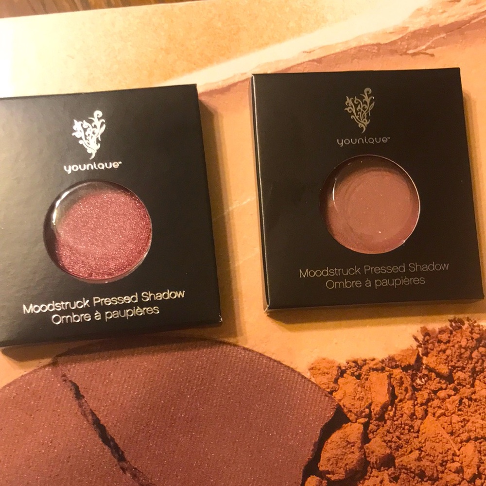 Younique Moodstruck pressed shadow
